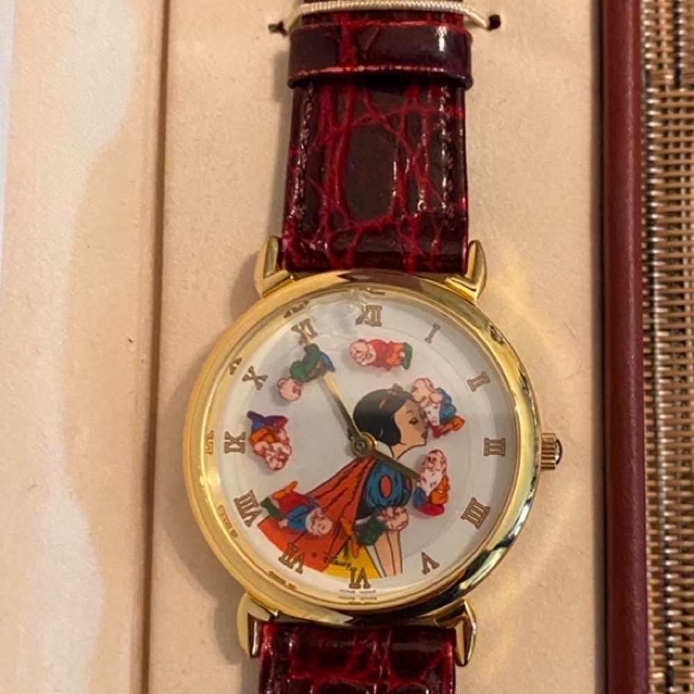 Snow White and the Seven Dwarfs Pedre Watch.